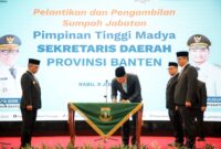 Gubernur Banten Andra Soni Lantik Deden Apriandhi H Sebagai Sekda Provinsi Banten.