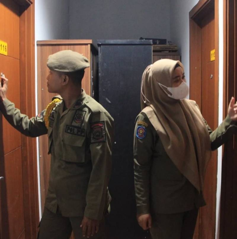 Satpol PP Kota Tangerang Lakukan Razia Penginapan.