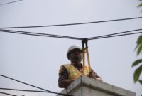 Wali Kota Tangerang Secara Simbolis Memotong Kabel Fiber.