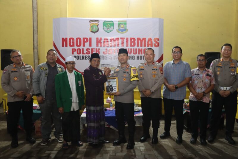 Kapolres Metro Tangerang Kota Sambangi Warga Cibodas Lewat Ngopi Kamtibmas.