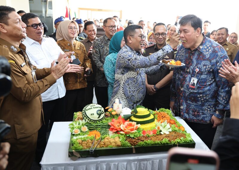 Gubernur Andra Soni Meresmikan Grha Bank Banten.