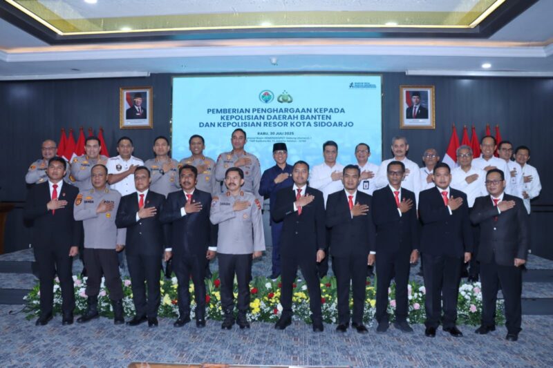Kapolres Metro Tangerang Kota Terima Penghargaan dari Kementerian Desa dan PDT.