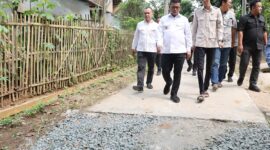 Gubernur Banten Tinjau Pelaksanaan Program Bang Andra di Desa Sindang Mulya, Kabupaten Lebak.