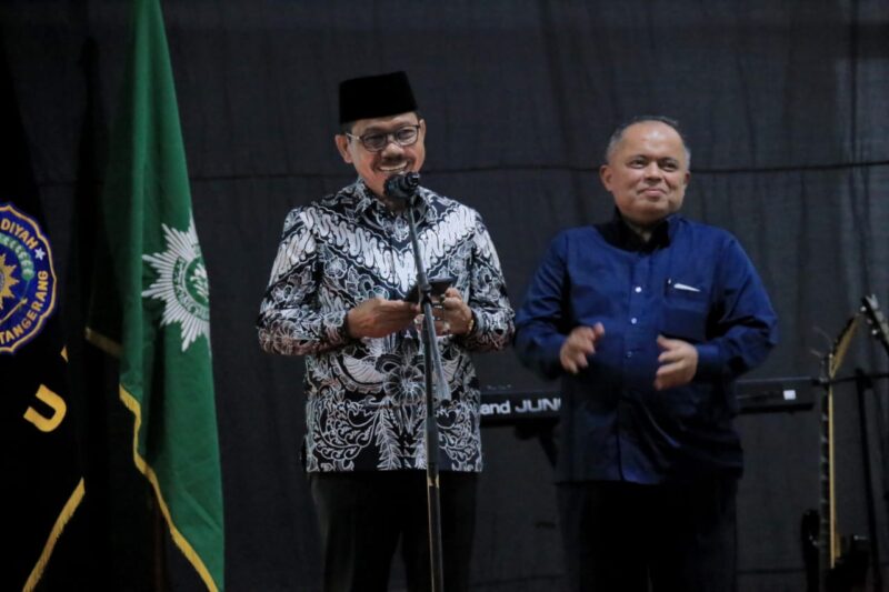 Wali Kota Tangerang Terima Penghargaan Urban Education Leadership Award dari UMT.
