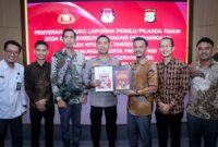 Pilkada Berjalan Aman, KPU Kota Tangerang Serahkan Laporan dan Piagam ke Polres.
