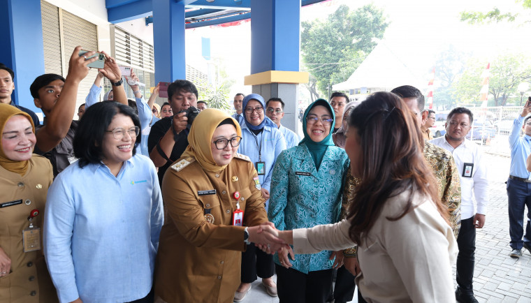 Wabup Tangerang Dampingi Menteri Komdigi Tinjau Cek Kesehatan Gratis Sekolah Hari Pertama di BPK Penabur Gading Serpong.