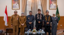 Gubernur Banten Andra Soni Menerima Kunjungan Pemangku Adat Kasepuhan Cisitu.