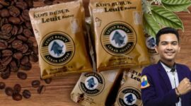 Nampak proses pengepakan Kopi Leuit Baduy.