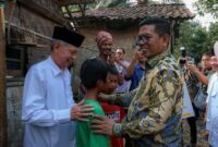 Distribusikan Bantuan Baznas, Gubernur Banten Andra Soni Ajak Masyarakat Berzakat.