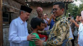 Distribusikan Bantuan Baznas, Gubernur Banten Andra Soni Ajak Masyarakat Berzakat.