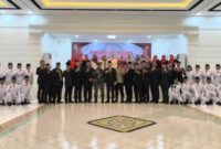 Camat Larangan Nasrullah Mengukuhkan Paskibra.