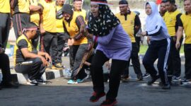 Tawa, Olahraga, dan Kebersamaan Warnai Jalan Santai serta Lomba Meriah Polres Metro Tangerang Kota.