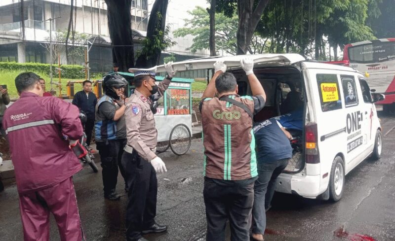 Lakalantas, Polres Metro Tangerang Kota Imbau Pengendara Hati-Hati Jalan Licin Pasca Hujan.