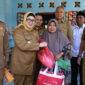 Wabup Tangerang Intan Serahkan Bantuan untuk Korban Angin Puting Beliung di Desa Taban Kecamatan Jambe.