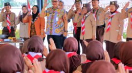 Wakil Wali Kota Tangerang Selaku Waka Mabicab Pramuka Memberikan Arahan ke Peserta KMD.