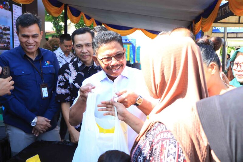Pemkot Tangerang Salurkan 16 Ton Beras, Sachrudin: Bukti Pemerintah Hadir untuk Warga.