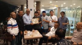 Kopi Leuit Baduy Hadiah Kemenangan Cak Munir dari PWI Banten.
